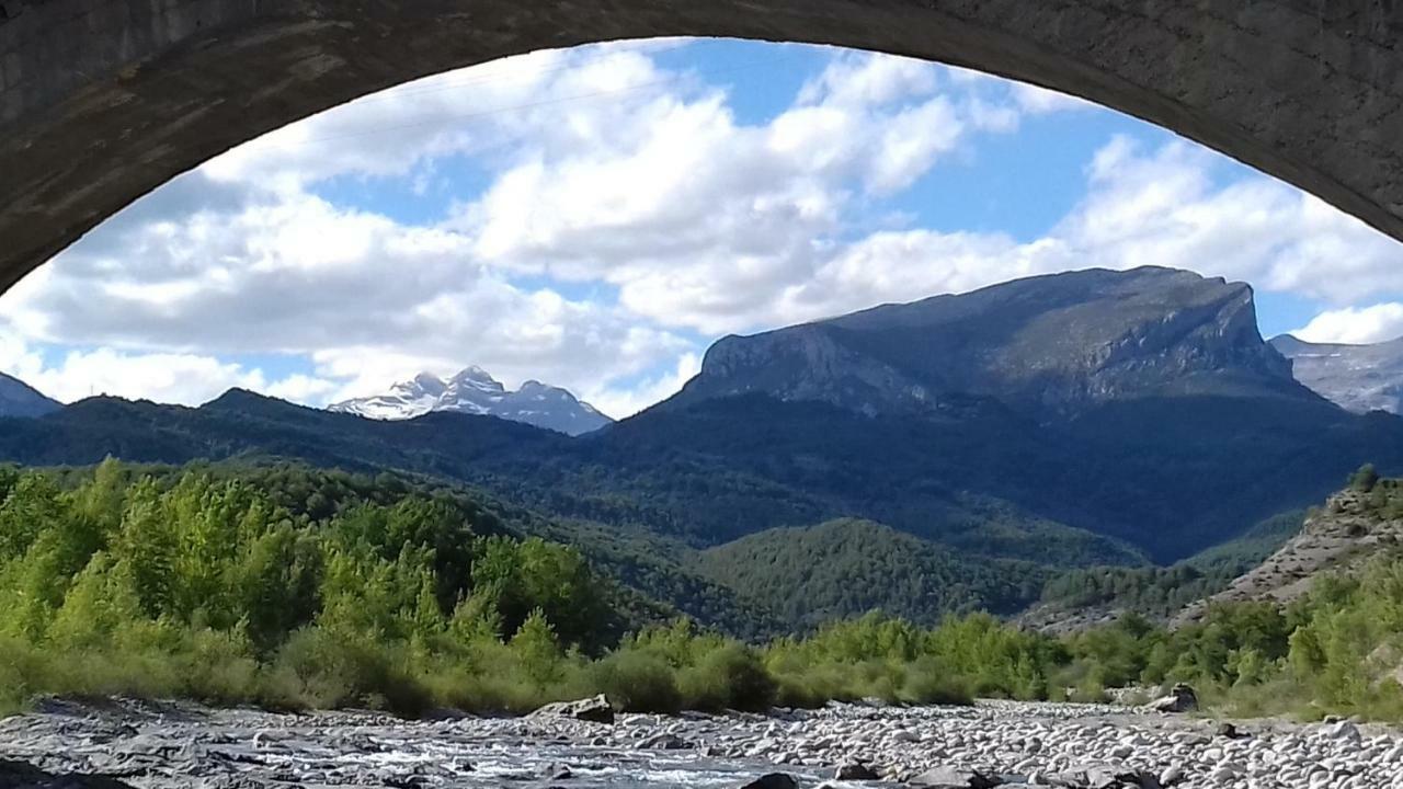 Casa Rural " El Retiro" Laspuña Esterno foto